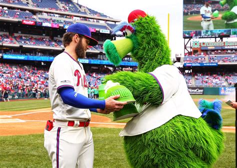 NEW PHILLIE PHANATIC PANNED BY LITIGIOUS CREATORS! | Fast Philly Sports