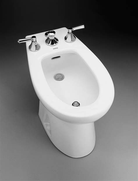 TOTO Piedmont Bidet, Vertical Spray - Functional and Smooth