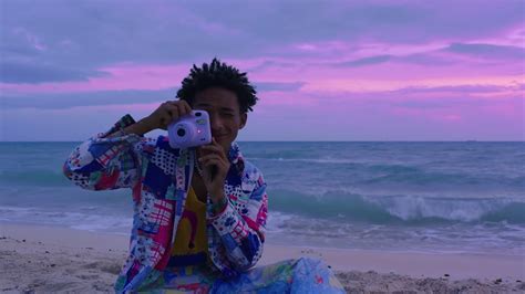 Jaden Smith Hits the Ocean in Dreamy 'Photograph' Video: Watch ...