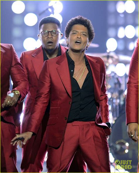 Bruno Mars - Billboard Music Awards 2013 Performance (Video): Photo ...