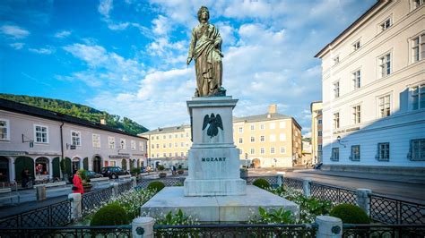 Mozartplatz & Monument : Squares in Salzburg : salzburg.info