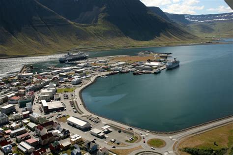 isafjordur-harbor | Cruise Iceland