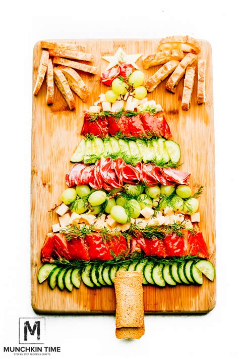 Christmas Cheese Platter: A Festive Holiday Appetizer - Munchkin Time