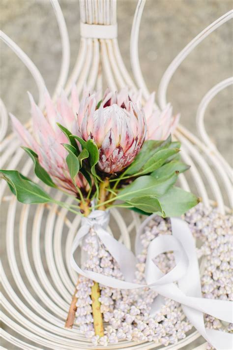 Romantic Hawaiian Bridal Inspiration | Protea wedding, Wedding bouquets ...