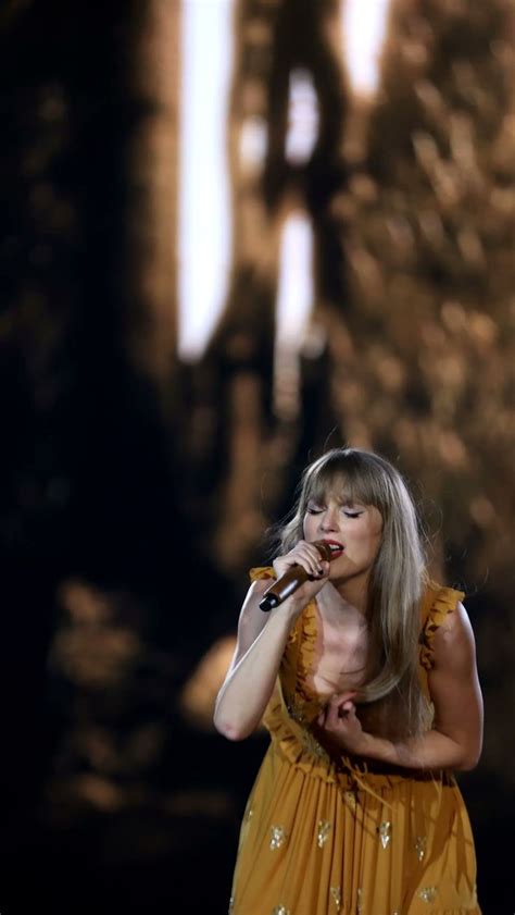 Taylor Swift: The Ultimate Tour Experience