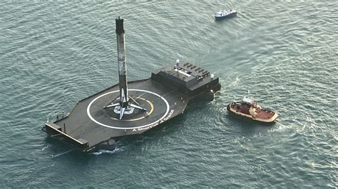 SpaceX's newest drone ship returns to port after its 1st rocket landing at sea (photos, videos ...