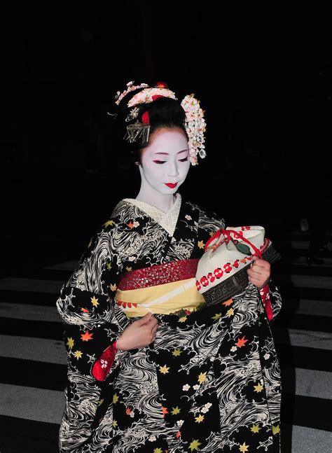 Geisha - Kyoto Gion Maiko Kosen | Gion is Kyoto's most famou… | Flickr