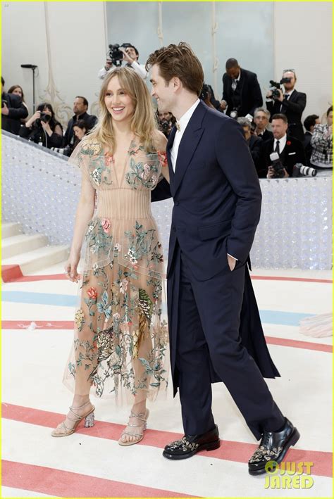 Robert Pattinson & Suki Waterhouse Walk Rare Red Carpet Together at Met ...