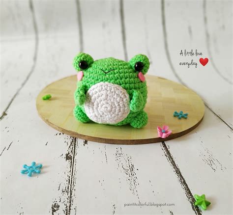 Amigurumi frog pattern - A little love everyday!