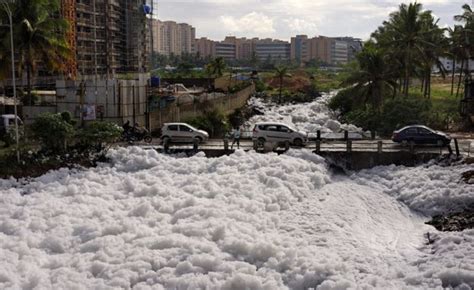 Toxic foam at Bellandur Lake in Bangalore pictures and video - Strange Sounds