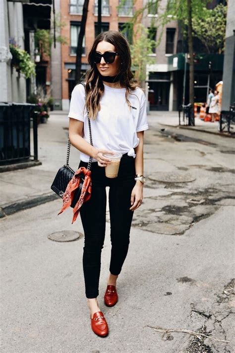 Neutrals with a touch of red loafers! | Fashion, Street style, Casual ...