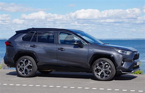 First World Test: Toyota RAV4 Plug-in Hybrid - EasyBlog