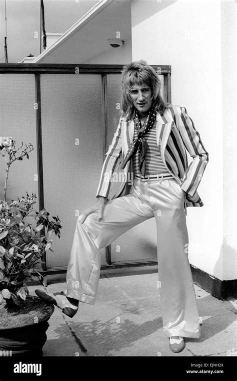 Rod stewart 1970s hi-res stock photography and images - Alamy