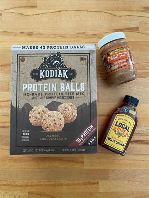 No-Bake Kodiak Oatmeal Chocolate Chip Protein Balls • Simple Nourished ...