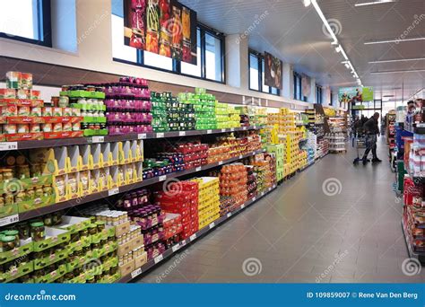 Interno Del Supermercato Di ALDI Nord Fotografia Editoriale - Immagine di inscatolato, sconto ...