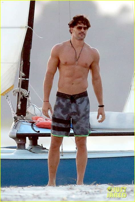 Joe Manganiello Goes Shirtless & Looks So Hot for 'Magic Mike XXL ...