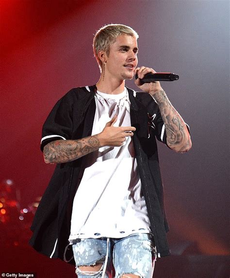 Justin Bieber to return to the stage and perform a special New Year's Eve concert | Daily Mail ...