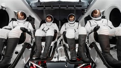 SpaceX Unveils EVA Spacesuit for Upcoming Private Spacewalk | Extremetech