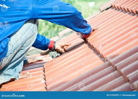 Tile Roof: Roof Tile Repair