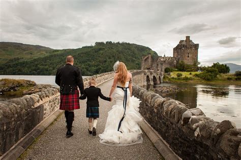 Eilean Donan Castle Weddings | Eilean Donan Castle Wedding Photography | Scottish wedding ...