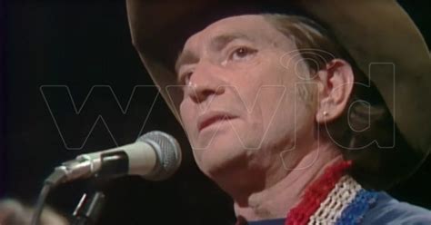 Willie Nelson Holds Nothing Back for 1976 Performance of “Blue Eyes Crying in the Rain” – WWJD