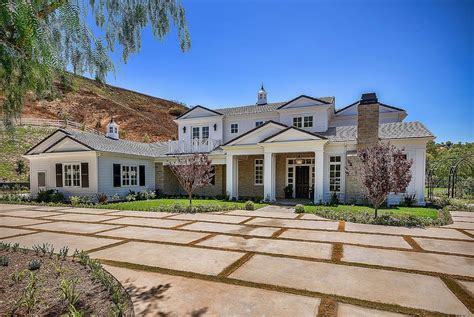 Kylie Jenner Snapchats a Tour of Her New Hidden Hills Mansion | StyleCaster