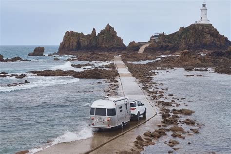 Land Rover: Discovery Towing Adventures With Jack And Michael Whitehall ...