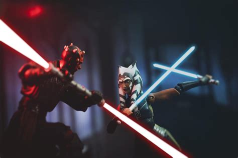 7 Reasons You Need a Dueling Lightsaber in Your Geek Collection ...