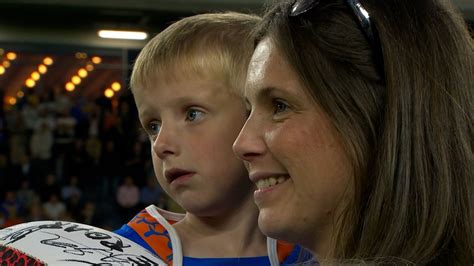 Rob Burrow: Family and players gather on pitch to watch tribute | Rugby League News | Sky Sports