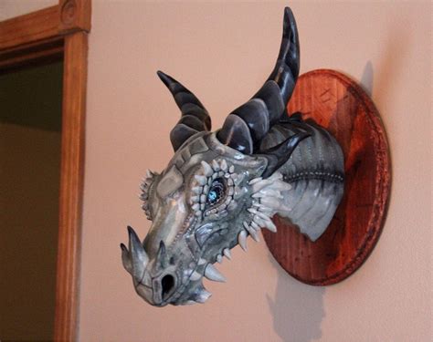 I sculpted a head mount of Paarthurnax for our game room. Thought you ...