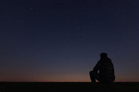 Premium Photo | Man looking at the stars. alone man looking at starry sky. night sky.