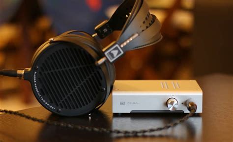 6 Best Headphones For Bass Amp (Full Guide)