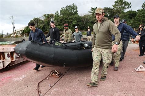 5 bodies found in wreckage of U.S. military aircraft that crashed off Japan