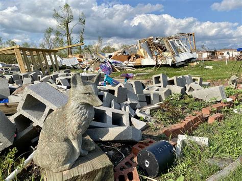 Weeks After Hurricane Ida, Tens Of Thousands Of Louisianans Still Have No Power : NPR