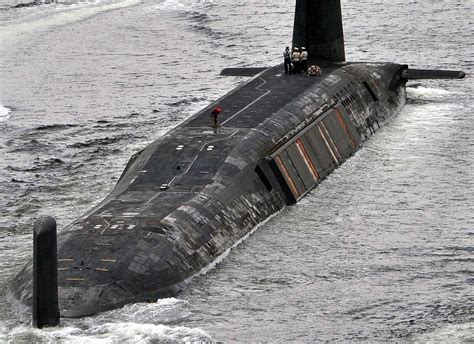 HMS Vanguard S 28 Ballistic Missile Submarine SSBN Royal Navy | Submarines, Royal navy submarine ...