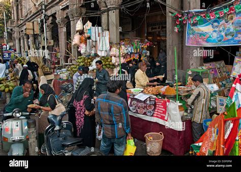 Laad Bazaar or Choodi Bazaar old market Food stall market Hyderabad ...