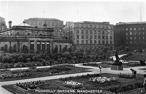 Piccadilly Gardens Building