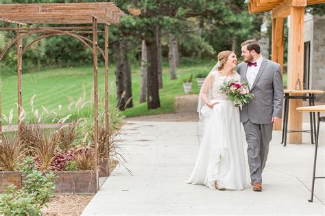 Gathered Oaks Alexandria MN Wedding Photos Abby Anderson