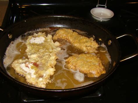 Chicken Fried Steak, Mashed Potatoes & White Gravy - Six in the Hood