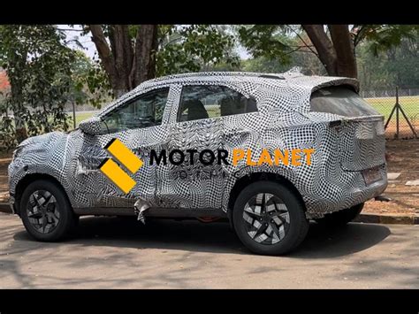 Tata Nexon EV facelift spotted testing! » MotorOctane