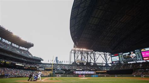 7 Major League Baseball stadiums have retractable roofs but which city ...