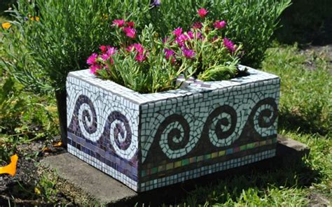 18 Mosaic Garden Art Ideas You'll Love