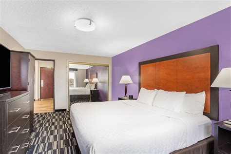 La Quinta Inn & Suites by Wyndham Norwich-Plainfield-Casino | Plainfield, CT Hotels