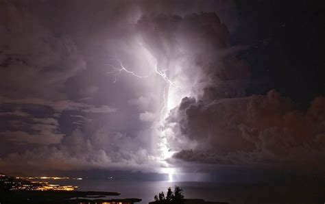 Lake Maracaibo in Venezuela struck by lightning Guinness World Record ...