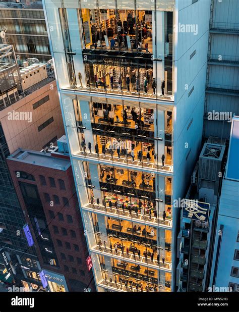 Japan, Tokyo City, Ginza District, Uniqlo Bldg Stock Photo - Alamy