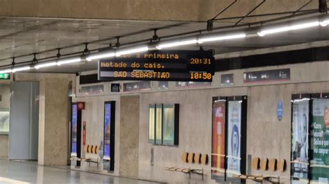 Since when does the Lisbon subway have 11 minute waiting times? 💀 : r/Subways