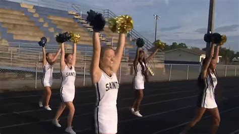 Football Friday on 4: Checking in with cheer squad at Sandalwood High School - YouTube