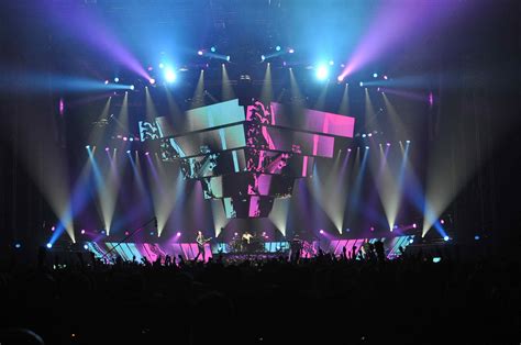 Brilliant Stages for Muse’s Second Law Tour | Concert stage design ...