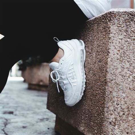 Totally Clean: Nike Air Max 98 Triple White - BLOG | FOOTDISTRICT