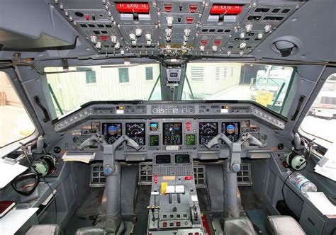 Embraer ERJ-145 Regional Jet Cockpit Photo | Flight deck, Cockpit, Aviation airplane